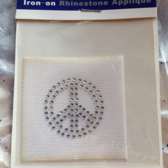 Hot Fix Iron on Rhinestone Peace Sign Sewing Iron - Picture 6 of 8